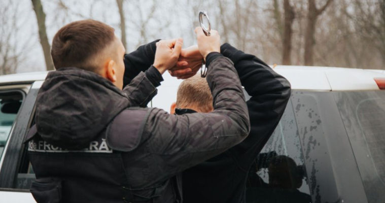 Арестован молдаванин, подозреваемый в организации нелегальной миграции.