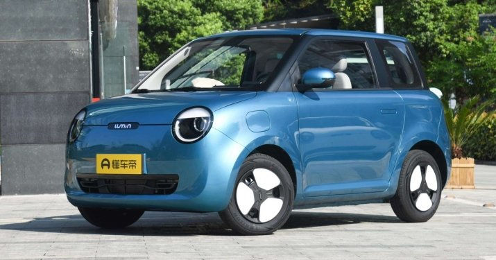 В Китае представили недорогой электромобиль в стиле Mini за $7500.