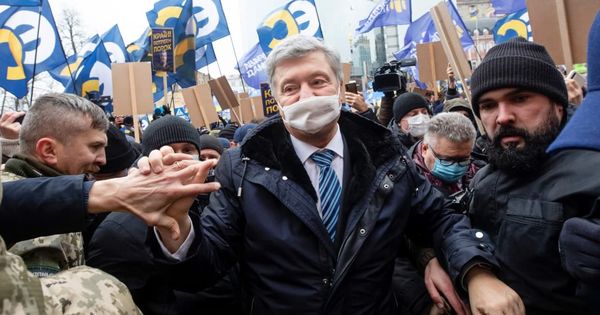 Суд в Киеве не стал арестовывать Петра Порошенко по делу о госизмене