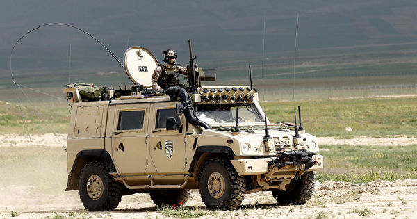 Норвегия передала украинским военным 14 бронированных патрульных машин IVECO LAV III.