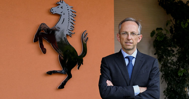 Мошенники подделали голос гендиректора Ferrari с помощью дипфейка.