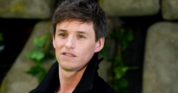 Reacția lui Eddie Redmayne, după ce a aflat că Stephen Hawking a murit