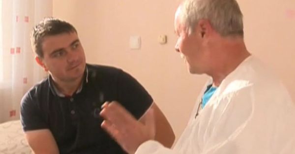 Пострадавший при взрыве на Рышкановке навестил спасшего его спасателя.