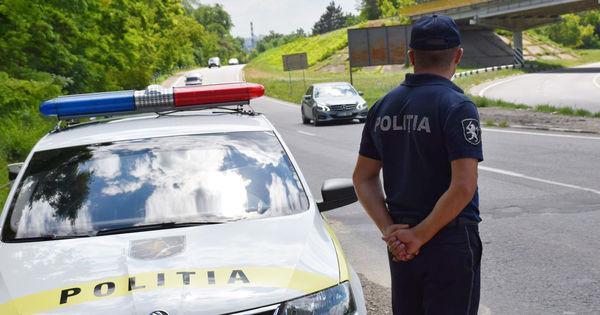 Служба InfoTrafic призывает водителей адаптировать скорость движения согласно предписаниям ПДД.