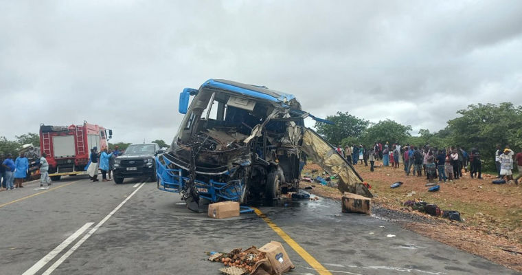 Peste 20 de persoane au murit în urma coliziunii dintre un autobuz și un camion în Zimbabwe.
