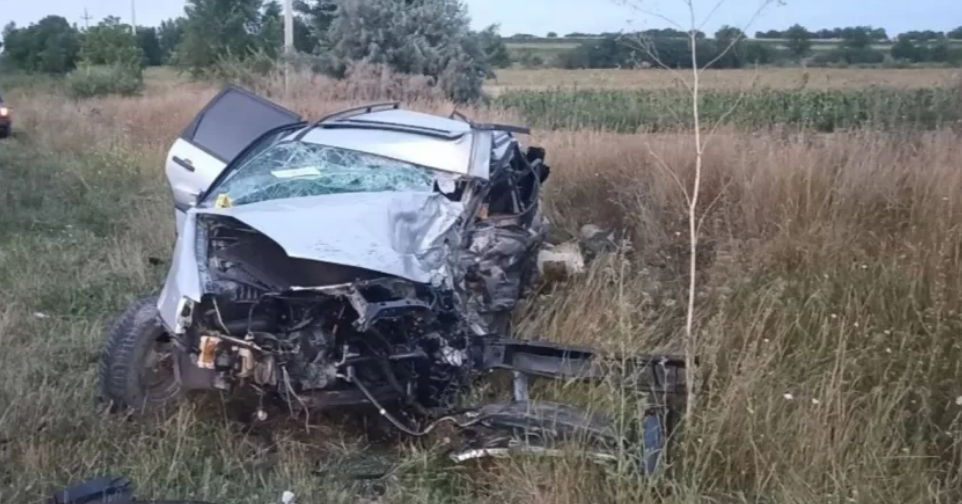В Унгенах произошло лобовое столкновение двух авто: скончались 2 человека.