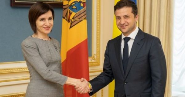 Санду пожелала Зеленскому и его партии сил в продвижении реформаторской повестки дня в интересах граждан Украины.