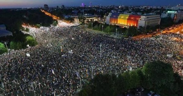 Число пострадавших во время протестов в Бухаресте выросло до 440 человек.