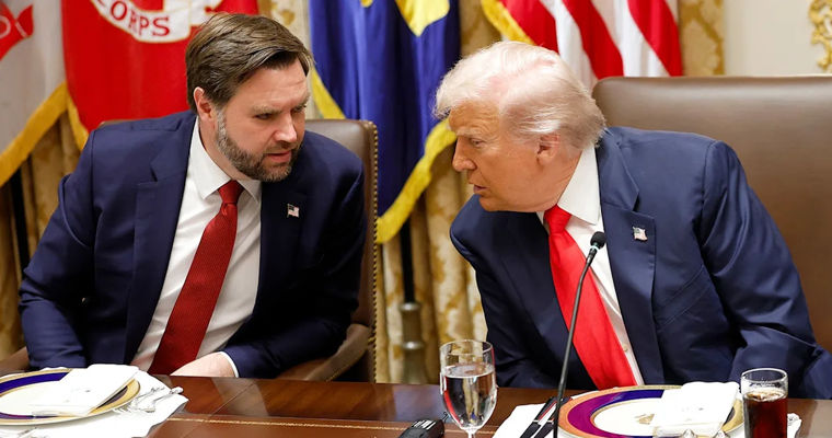 Трамп оставил Вэнсу секретное письмо на случай, если с ним "что-то случится".