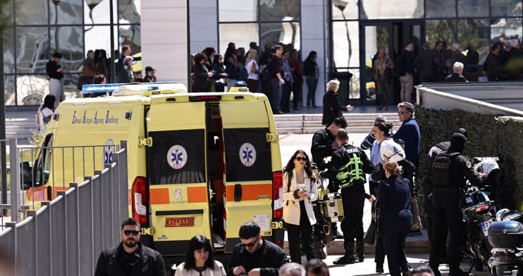 Un bărbat a deschis focul de două ori în centrul Atenei: O instanță a fost evacuată. Există răniți.