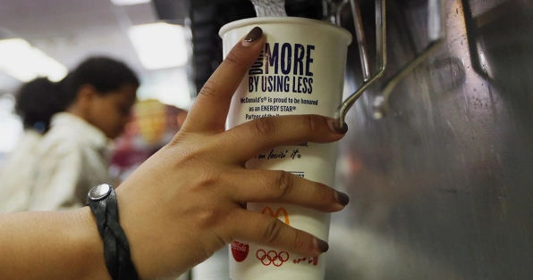McDonald's решил отказаться от автоматов с напитками в залах в США.