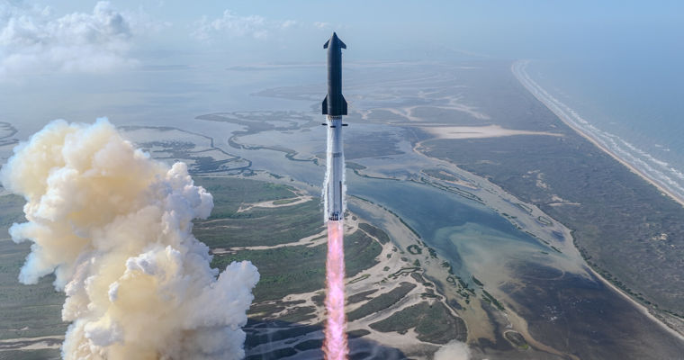 Гигантская ракета Starship прошла испытательный полет.