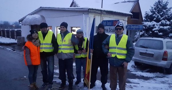 Doi nevăzători au purtat Steagul Unirii pe traseul Iași - Vama Sculeni. 