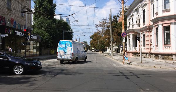 Дорожное движение по участку улицы Букурешть, между улицами А. Пушкина и Г. Бэнулеску-Бодони, было возобновлено. Фото: realitatea.md.