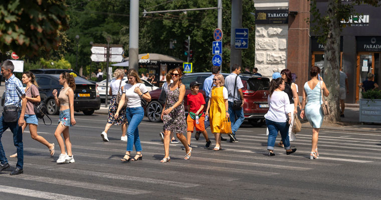 Граждане стали чаще брать кредиты: Мы живем только за их счет.