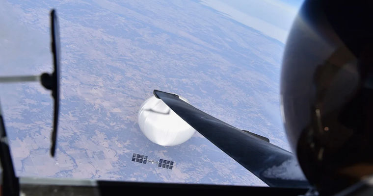 Военная авиация США перехватила аэростат неизвестного происхождения.