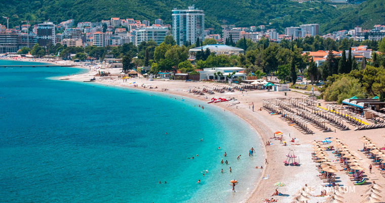 Turiștii, șocați de prețurile din stațiunile din Muntenegru: Un steak costă 40 de euro, iar o pizza — 15 euro.