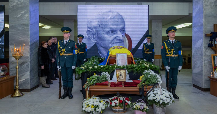 Писателя Владимира Бешлягэ проводили в последний путь.