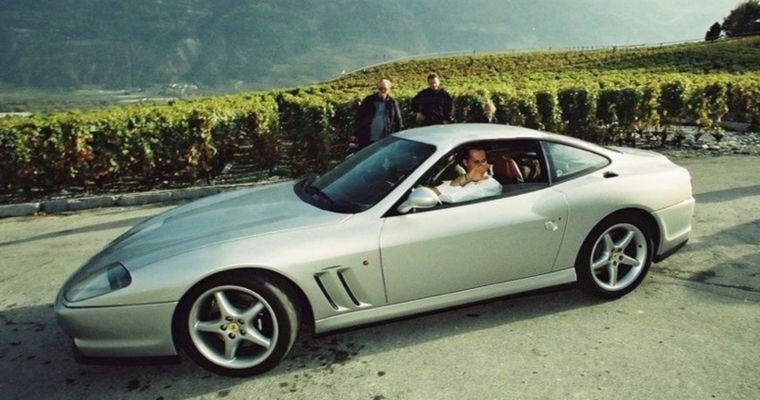 Un Ferrari rar condus de Michael Schumacher, vândut la licitație.