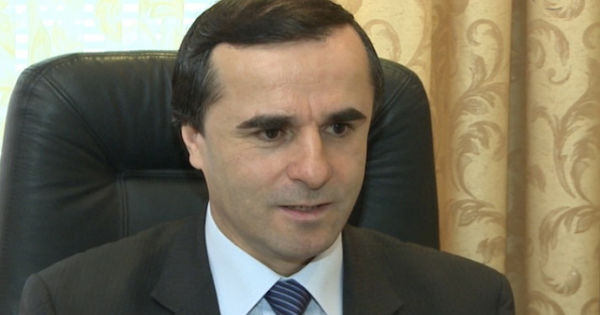 Тарлев считает позором, что Плахотнюк покинул страну.