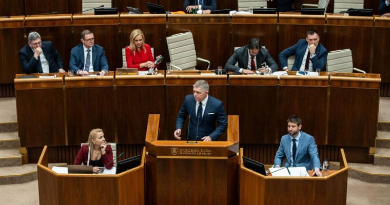 Parlamentul Slovaciei a înăsprit controlul asupra organizațiilor neguvernamentale.