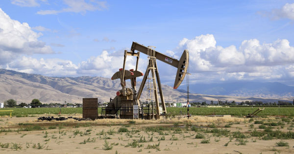 Цена Brent опустилась до $102,92 за баррель, WTI - ниже $100.