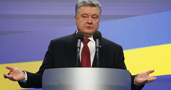 Порошенко снова пообещал поднять над Севастополем украинский флаг.