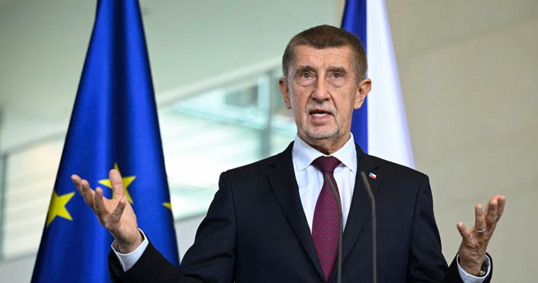 Premierul Cehiei cere Slovaciei să pună capăt regimului de prețuri duble la combustibil.