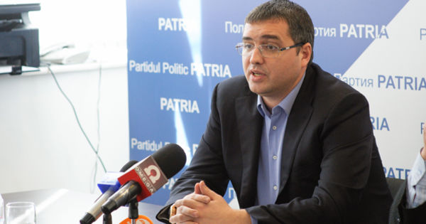 Cum comentează Renato Usatîi plecarea lui Pârlog de la SIS
