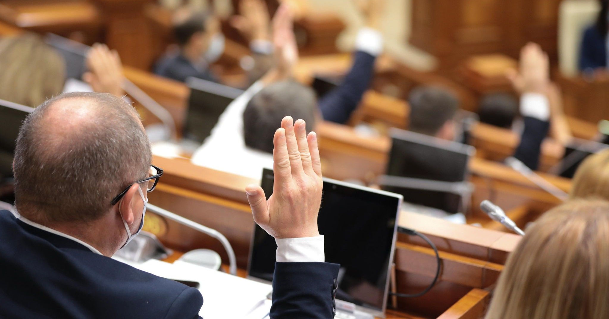 Депутаты внесли изменения в 19 законов, касающихся соцпомощи.