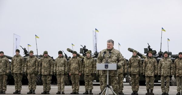 Порошенко: Финансирование армии возрастет на 16 млрд.