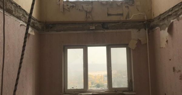 В мэрии Кишинева рассказали о ходе ремонтных работ в доме на Рышкановке.
