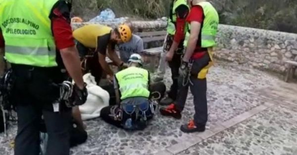 Десять человек погибли во время ливня, а еще один скончался от полученных травм в больнице.