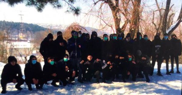 Cum arată cei 21 de tineri cu bâte și cuțite, reţinuţi în PMAN. Foto: ImpactTV