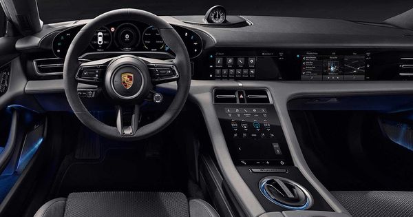 Porsche полностью рассекретила интерьер первого электрокара.