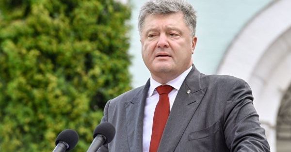 Порошенко назвал украинский паспорт "одним из самых почитаемых".