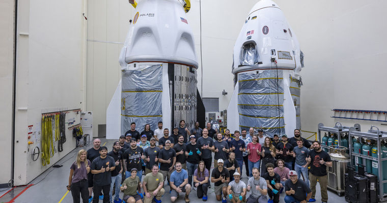SpaceX показала капсулы Crew Dragon, готовые к миссии Polaris Dawn.