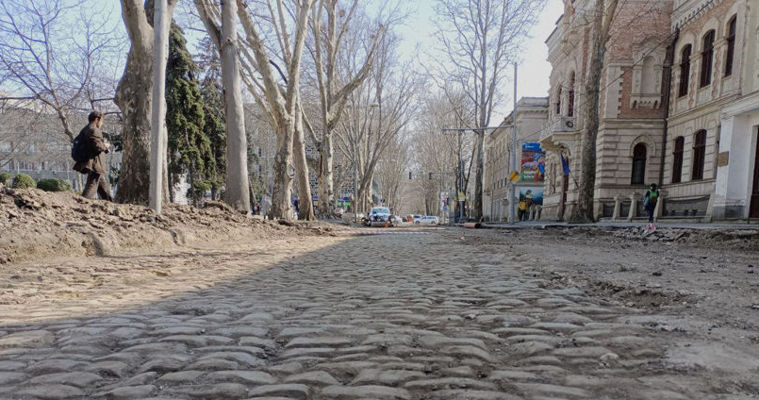 Реконструкция улицы 31 Августа в столице затягивается.