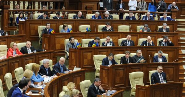 Deputații au examinat raportul de activitate al CCA.