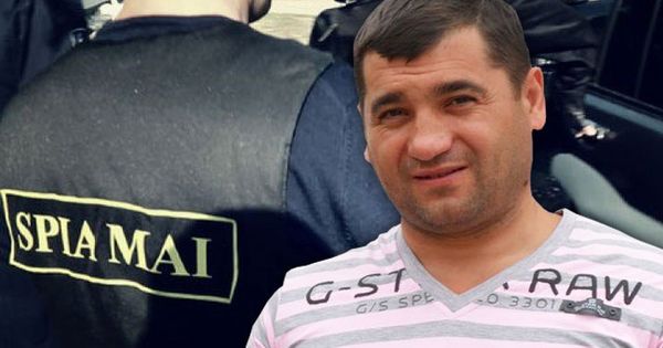 Задержанный после обысков в МВД сотрудник помещен под домашний арест.