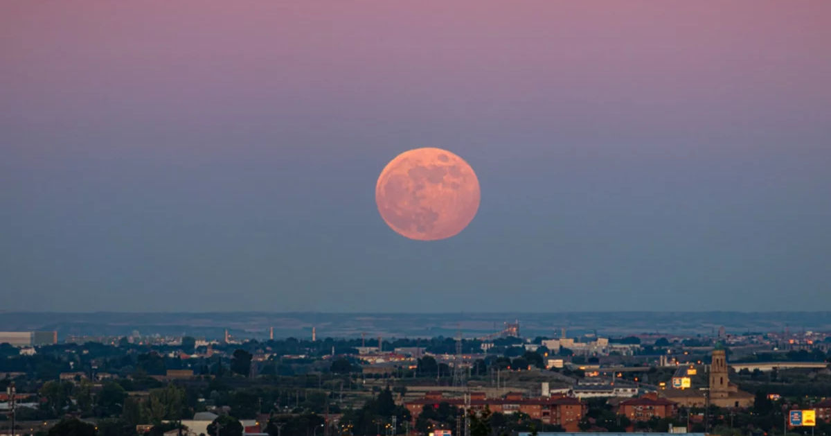 Розовая луна фото