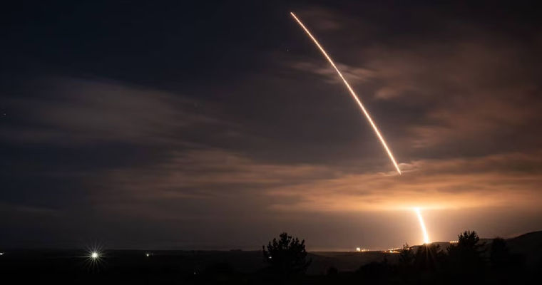 США испытали межконтинентальную баллистическую ракету Minuteman III.