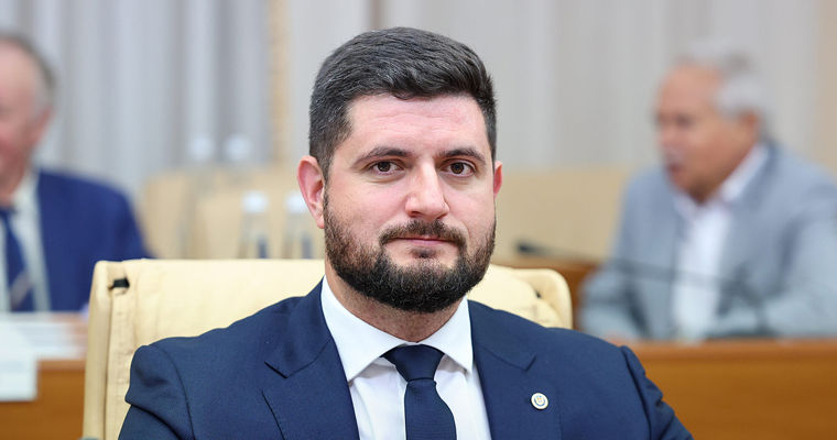 Жунгиету до прихода в правительство получал зарплату 145 390 евро в частном секторе.
