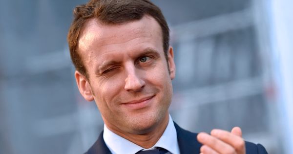 Emmanuel Macron doreşte să reducă numărul de parlamentari cu 30%.