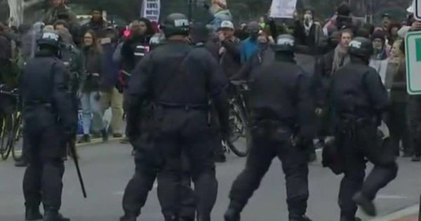 В Вашингтоне правоохранители задержали 217 человек за беспорядки.