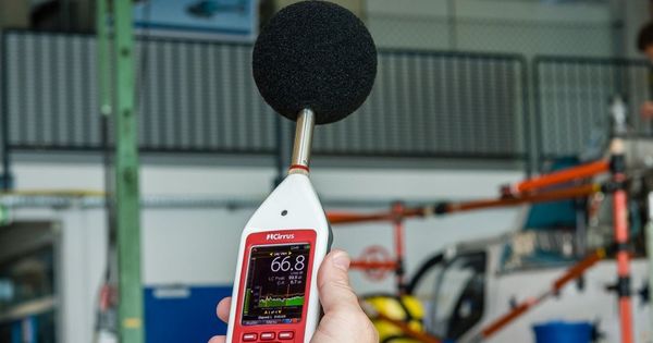 Экономических агентов обязали соблюдать допустимый уровень шума с 22.00 до 7.00.