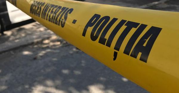 Un bărbat, găsit mort la stația terminus a microbuzului 180
