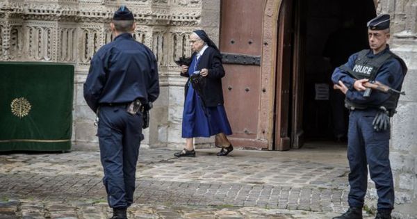 Focuri de armă în apropiere de Notre-Dame din Paris.