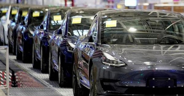 Tesla продала за 2021 год более 936 тысяч электрокаров.