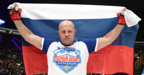Федор Емельяненко нокаутировал американца Тимоти Джонсона за две минуты.